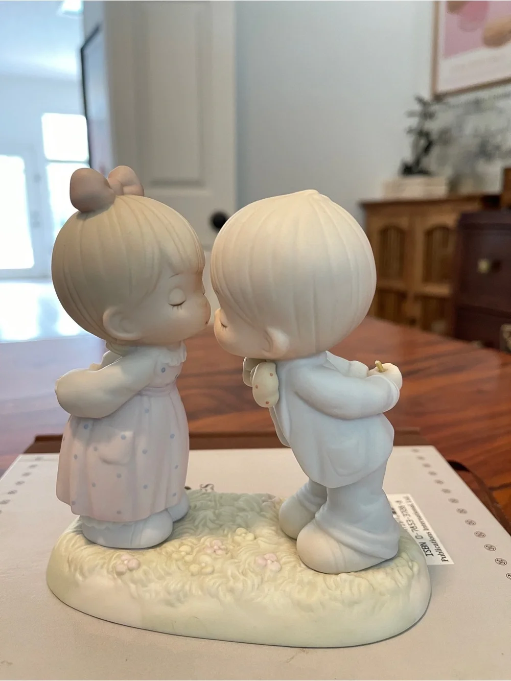 1990 PRECIOUS MOMENTS BLESSINGS FROM ABOVE COUPLE KISSING 523747